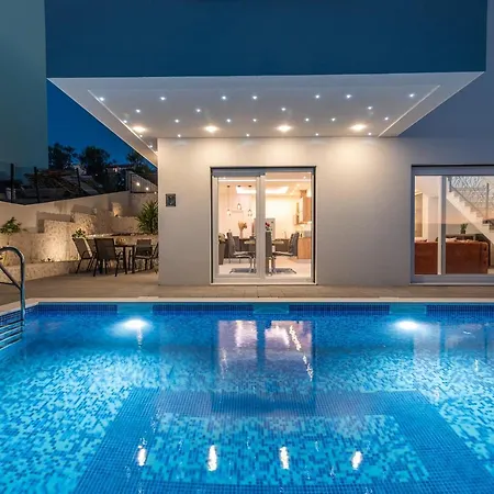 Luxury Sun Stone Heated Pool & Whirlpool Vila Trogir