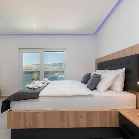 Vila Luxury Sun Stone Heated Pool & Whirlpool Trogir