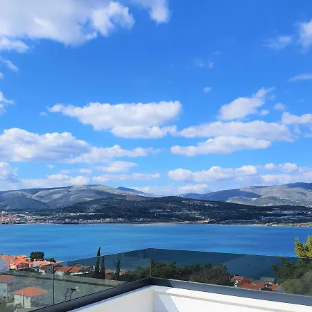 Luxury Sun Stone Heated Pool & Whirlpool Vila