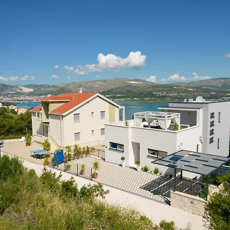 Luxury Sun Stone Heated Pool & Whirlpool * Trogir