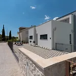 Luxury Sun Stone Heated Pool & Whirlpool Villa