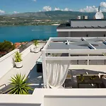 Luxury Sun Stone Heated Pool & Whirlpool Villa *