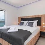 Luxury Sun Stone Heated Pool & Whirlpool *