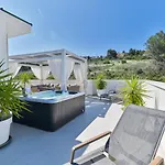 Luxury Sun Stone Heated Pool & Whirlpool Villa Trogir