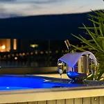 Villa Luxury Sun Stone Heated Pool & Whirlpool *