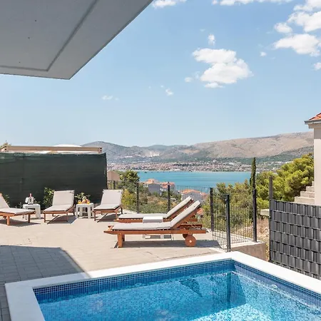 Luxury Sun Stone Heated Pool & Whirlpool Вилла Трогир