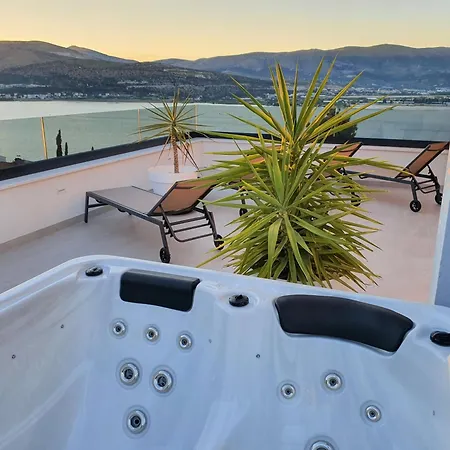 Luxury Sun Stone Heated Pool & Whirlpool Вилла