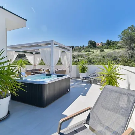 Luxury Sun Stone Heated Pool & Whirlpool 빌라 트로기르