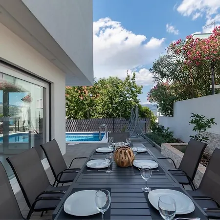 Luxury Sun Stone Heated Pool & Whirlpool Вилла Трогир