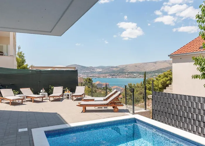 Luxury Sun Stone Heated Pool & Whirlpool Villa Trogir