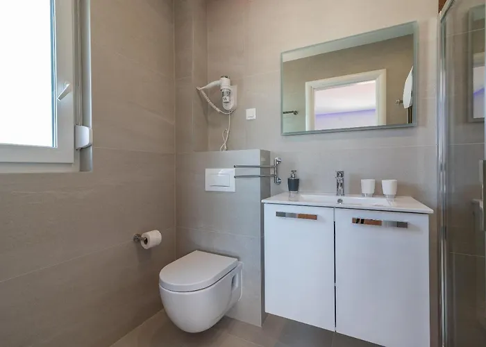 Luxury Sun Stone Heated Pool & Whirlpool Villa Trogir