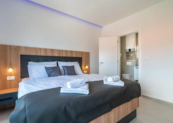 Luxury Sun Stone Heated Pool & Whirlpool Villa Trogir