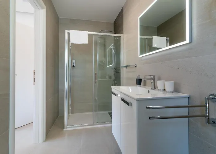 Luxury Sun Stone Heated Pool & Whirlpool Villa