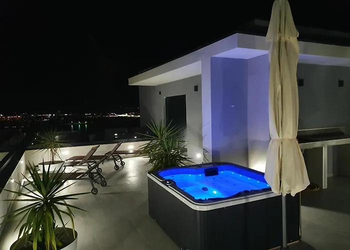 Villa Luxury Sun Stone Heated Pool & Whirlpool *