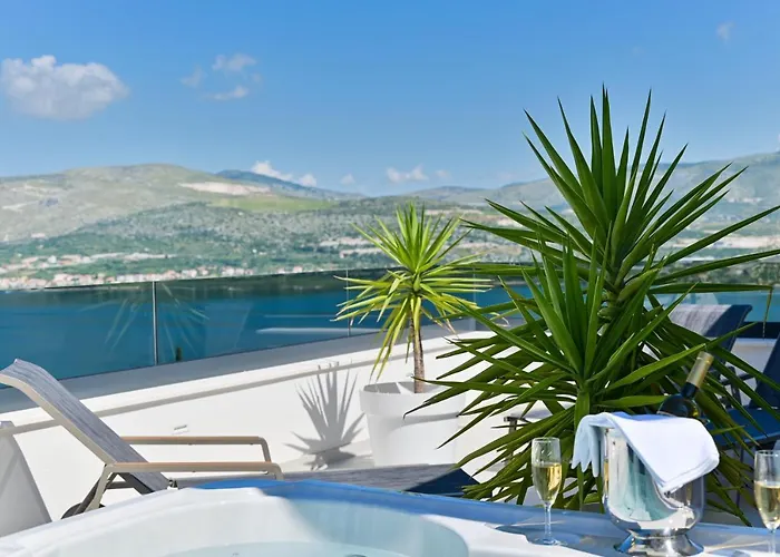 Villa Luxury Sun Stone Heated Pool & Whirlpool
