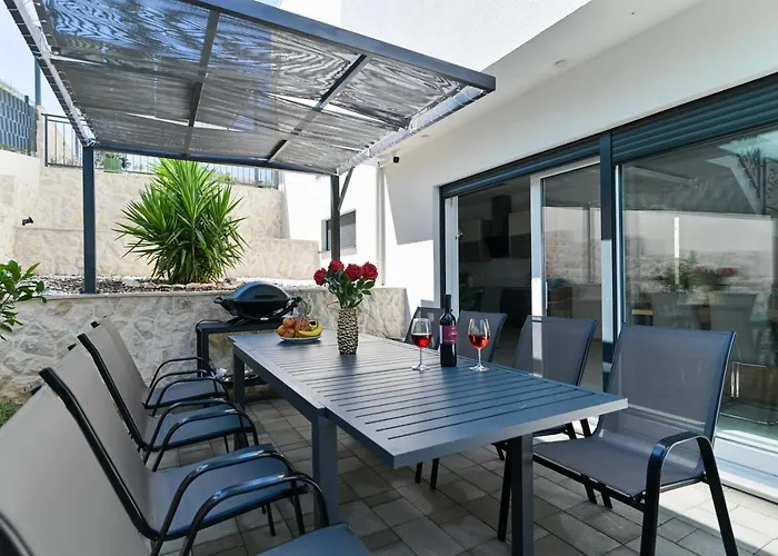 Luxury Sun Stone Heated Pool & Whirlpool Villa Trogir