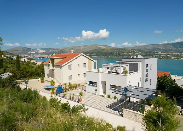 Luxury Sun Stone Heated Pool & Whirlpool * Trogir