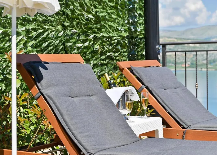 Luxury Sun Stone Heated Pool & Whirlpool Villa Trogir