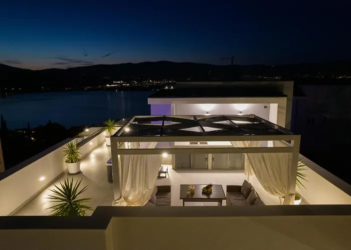 Luxury Sun Stone Heated Pool & Whirlpool Villa *