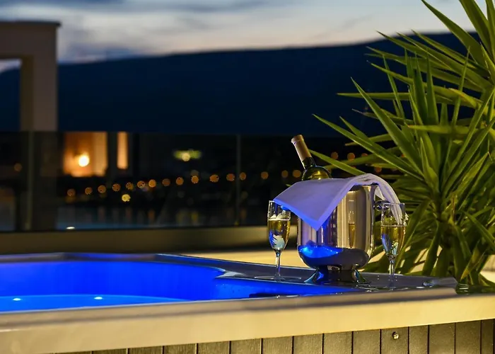 Villa Luxury Sun Stone Heated Pool & Whirlpool *