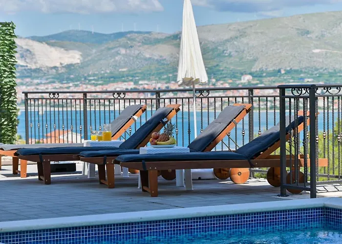 Luxury Sun Stone Heated Pool & Whirlpool Villa