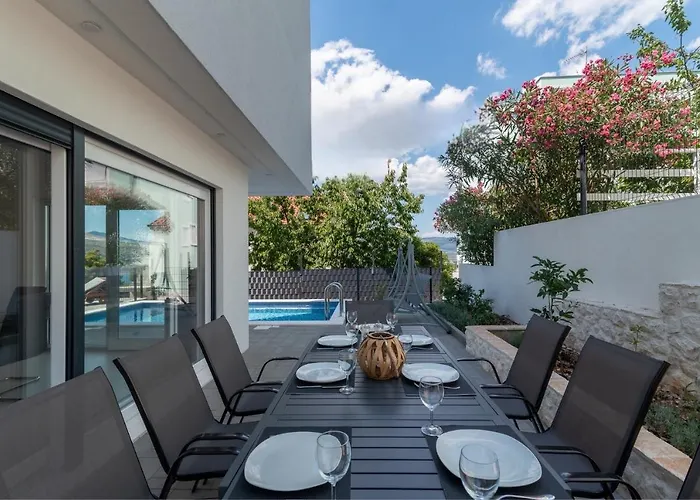 Luxury Sun Stone Heated Pool & Whirlpool Villa Trogir