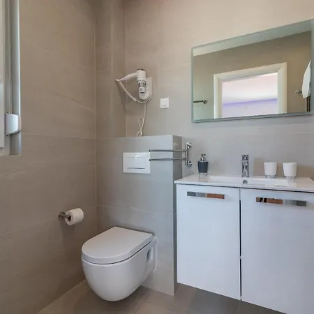 Luxury Sun Stone Heated Pool & Whirlpool Villa Trogir